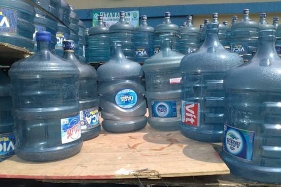 Kurangi Sampah Plastik, Industri Air Minum Kemasan Diminta Pakai Galon Guna Ulang - JPNN.COM