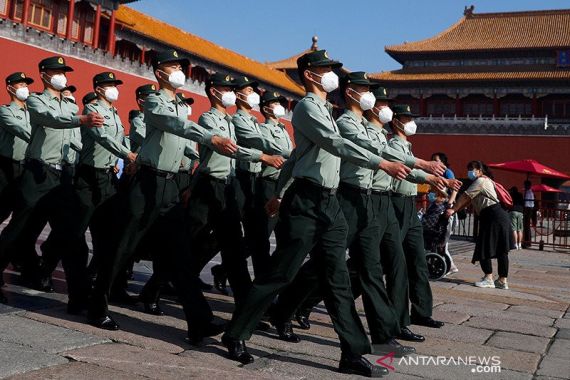 Rekaman CCTV Jadi Bukti, 8 Polisi Pelindung Gangster China Ditangkap - JPNN.COM