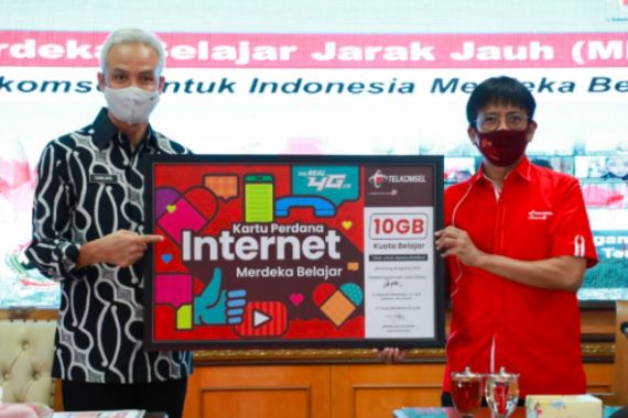 Alhamdulilah, Pak Ganjar Terima 700.000 Kartu Perdana Kuota Internet - JPNN.COM