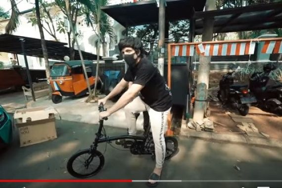 Atta Halilintar Diberi Sepeda Brompton, Harganya Wow - JPNN.COM