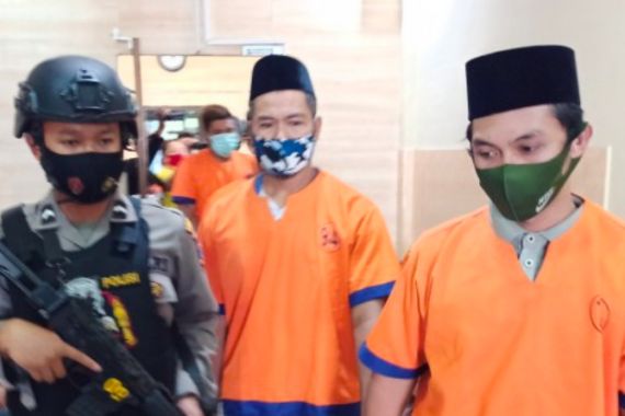 Dua Pria Tertangkap Curi Kayu Jati untuk Perbaiki Rumah, Polisi tak Percaya - JPNN.COM
