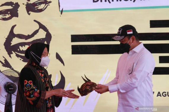 Saat Bu Risma Menanggapi Namanya Masuk 10 Besar Capres - JPNN.COM