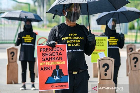 Kemenlu Fasilitasi Pemenuhan Hak Dua ABK yang Jasadnya Dilarung ke Laut - JPNN.COM