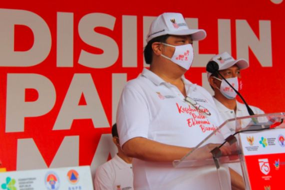 Menko Airlangga Hartarto Inisiasi Gerakan Kampanye Masker Nasional - JPNN.COM