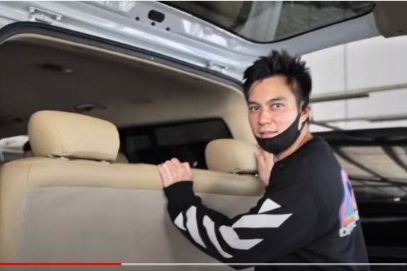 Baim Wong Tambah Koleksi Mobil, Kabinnya Luas Banget - JPNN.COM