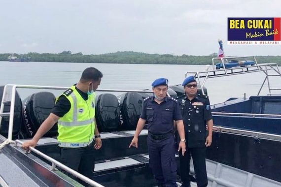 Sinergi Bea Cukai dan Polisi Malaysia Gagalkan Penyelundupan Pasir Timah - JPNN.COM
