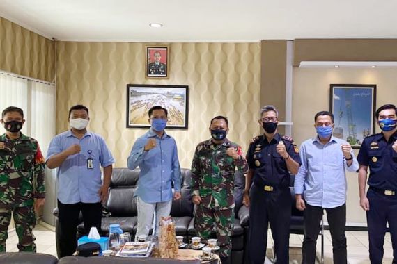 Bea Cukai dan Koramil Banjarmasin Barat Satukan Tekad Lawan Rokok Ilegal - JPNN.COM