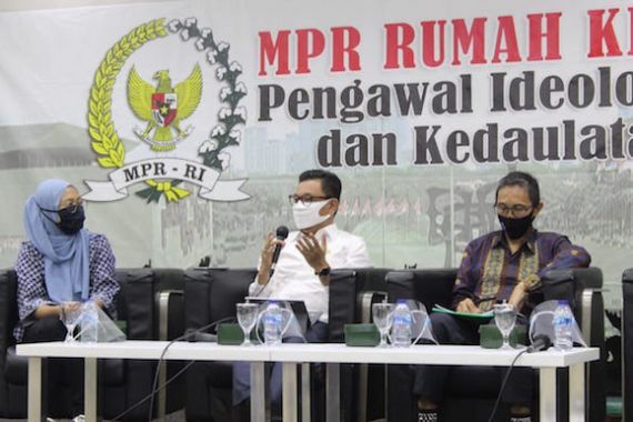 Wakil Ketua MPR Dorong Masyarakat Bergotong Royong Hadapi Pandemi Covid-19 - JPNN.COM