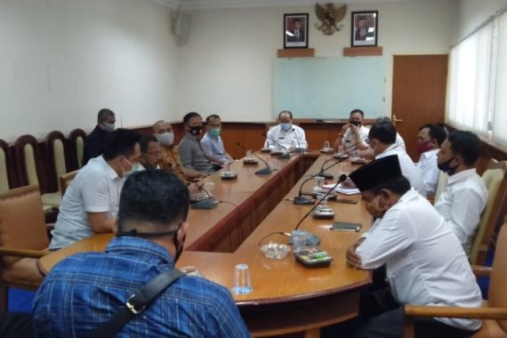 HCML Berkomitmen Terus Membantu Nelayan Camplong - JPNN.COM