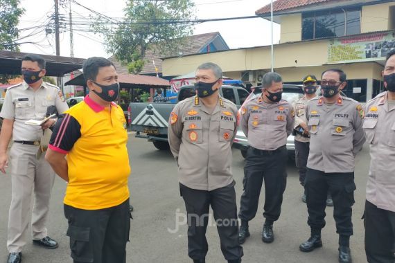 Aktivitas di Polsek Ciracas Kembali Normal, Tetapi Urus SKCK Seperti di Dalam Oven - JPNN.COM