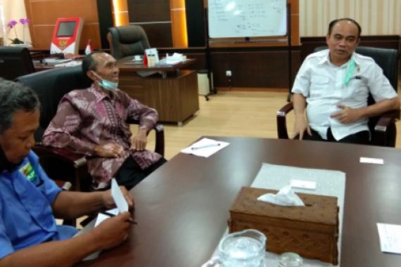 Wamen Desa PDTT Dukung Perjuangan Petani Tembakau Tolak Simplifikasi Cukai Rokok - JPNN.COM