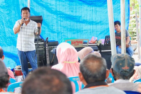 Warga Mengeluh Pembangunan Masjid Tersendat, Rusdy Langsung Turun Tangan - JPNN.COM