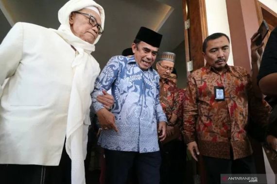 Imam Besar Ahmad Zahro Minta Menag Ralat Pernyataan Good Looking - JPNN.COM
