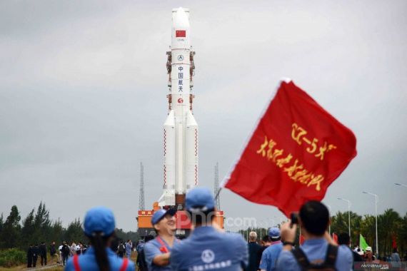 Pesawat Ruang Angkasa Tiongkok Sukses Kembali ke Bumi - JPNN.COM