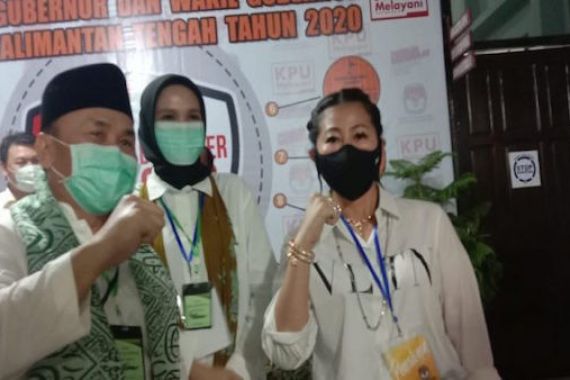 Dampingi Sugianto – Edy Saat Mendaftar ke KPUD Kalteng, Wanita Emas Ucapkan Kalimat Begini - JPNN.COM