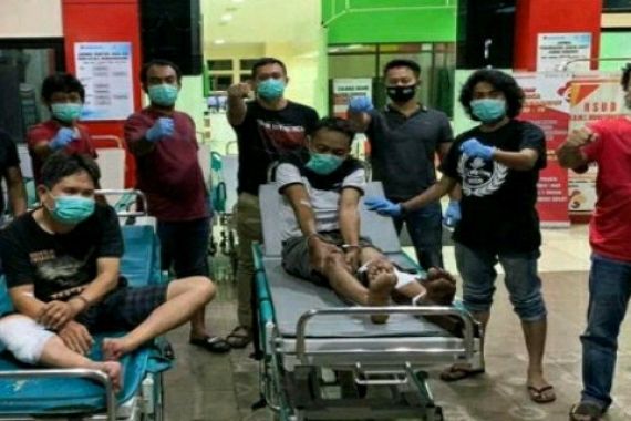 Dua Perampok Spesialias ATM Ambruk Ditembak, Uang Rp100 Juta Diamankan - JPNN.COM