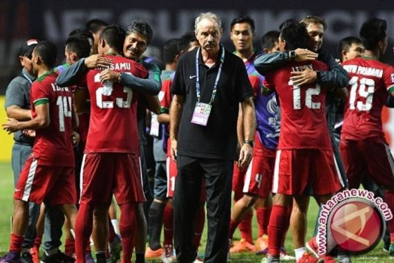 Alfred Riedl Sempat Mendapat Donor Ginjal Dari Seorang Penggemar - JPNN.COM