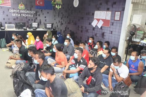 Tentara Darat Malaysia Tangkap Pekerja Migran Indonesia, Sita Duit Rp 64 Juta - JPNN.COM