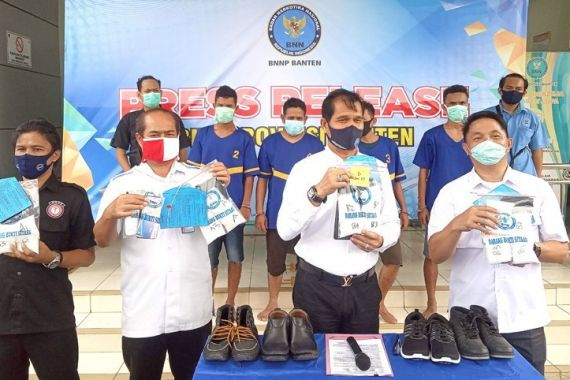 Sabu-sabu Rp 2 Miliar di Dalam Sepatu - JPNN.COM