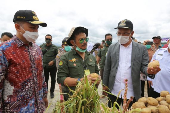 Mentan SYL Cek Kawasan Food Estate Humbang Hasundutan, Hasilnya? - JPNN.COM