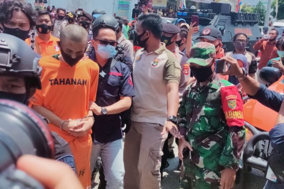 Alfin Peragakan 17 Adegan Penusukan Syekh Ali Jaber, Lihat itu Mukanya - JPNN.COM