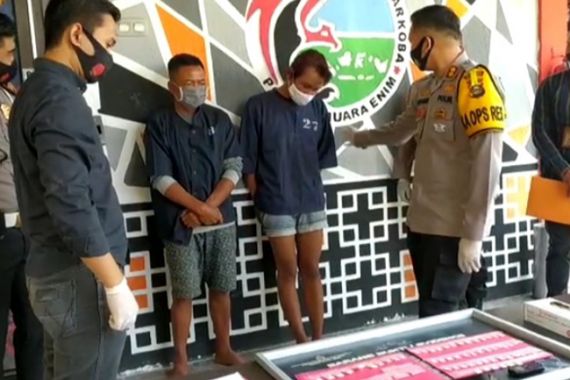 Saiful Bahri dan Lilis Tepergok Berbuat Dosa, Tak Berkutik Saat Digerebek Polisi - JPNN.COM