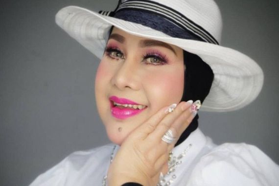 Ratu Dangdut Elvy Sukaesih Hebohkan Gerbang KDI Malam Ini - JPNN.COM