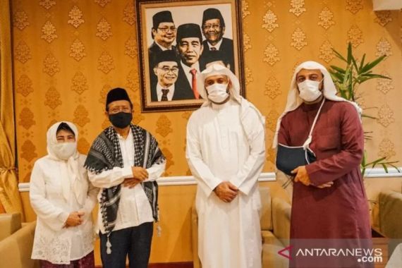 Syekh Ali Jaber Kunjungi Mahfud MD, Dakwah Islam jadi Topik Utama - JPNN.COM
