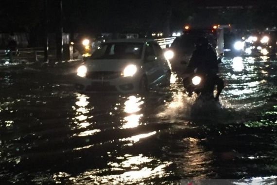 Daftar 30 Jalan di Jakarta Barat yang Terendam Banjir - JPNN.COM