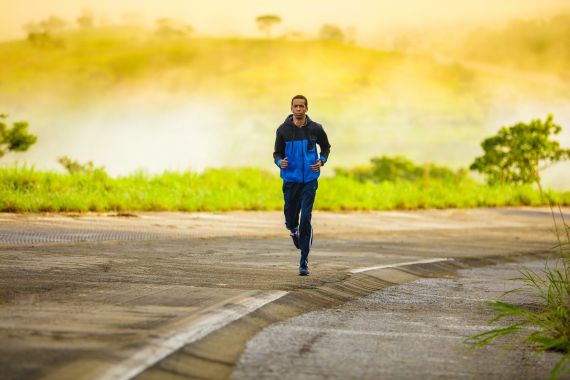 4 Manfaat Olahraga Lari untuk Kesehatan Mental - JPNN.COM
