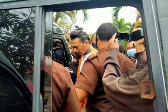 Gegara Kata Kacung, Jerinx SID Divonis 1 Tahun 2 Bulan Penjara - JPNN.COM