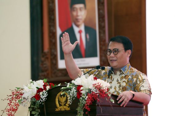 Jokowi Kirim Bunga ke Korut, Basarah: Presiden Menjalankan Politik Bebas Aktif - JPNN.COM