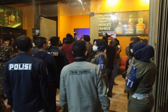 Tegas! Anak Buah Bu Risma Cabut Izin Sejumlah Tempat Hiburan Malam di Surabaya - JPNN.COM