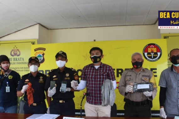 Penyelundupan Pakaian Bekas dari Malaysia Digagalkan Bea Cukai di Sulawesi - JPNN.COM