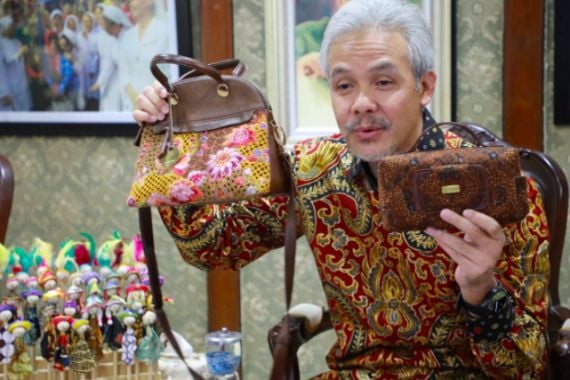 Hari Batik Nasional, Deputi Gubernur Bank Indonesia Puji Pak Ganjar - JPNN.COM