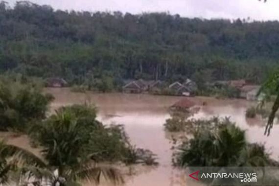 Ratusan Rumah di Cianjur Disapu Banjir Bandang - JPNN.COM