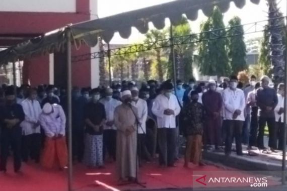 Febriyanto Meninggal Kena Covid-19, Busyro Pimpin Salat Jenazahnya - JPNN.COM