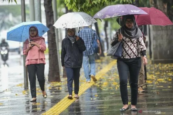 BMKG: Hujan Lebat Berpotensi Guyur Bodetabek Malam Ini, Cek Daftar Wilayahnya - JPNN.COM