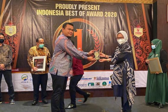 Omar Sukses Raih Penghargaan di Indonesia Excellent Quality Award - JPNN.COM