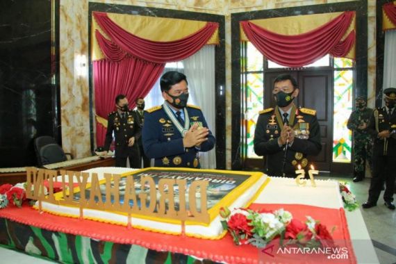 Ada Kejutan Spesial dari Jenderal Idham Azis, Panglima TNI Terharu - JPNN.COM