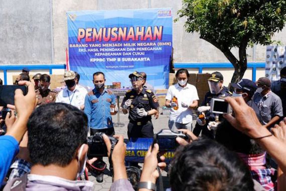 Bea Cukai Surakarta Musnahkan Barang Ilegal Senilai Miliaran Rupiah - JPNN.COM