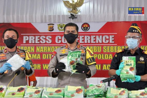 Alhamdulillah, Bea Cukai Aceh dan Polisi Gagalkan Penyelundupan 60 Kg Sabu-sabu - JPNN.COM