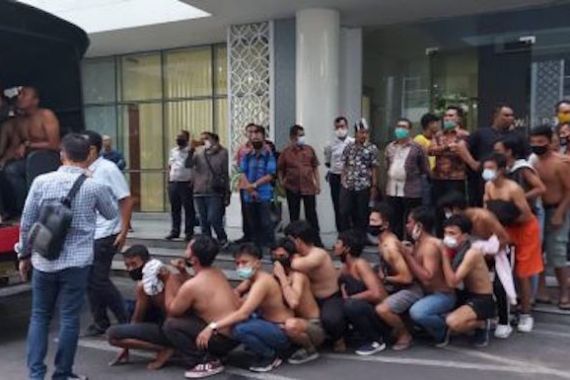 Ratusan Massa Aksi Demo Omnibus Law di Medan Diamankan, Tiga Reaktif Covid-19 - JPNN.COM