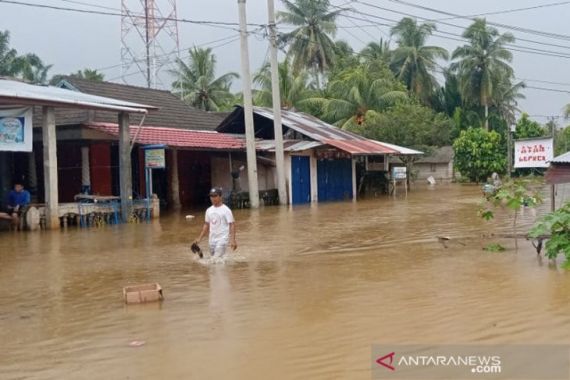 Hujan Deras Melanda, Sembilan Desa di Seluma Terendam Banjir - JPNN.COM