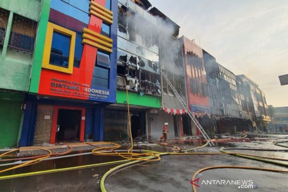 Grand Theater Senen Dibakar Massa, 4 Ruko Ikut Hangus - JPNN.COM