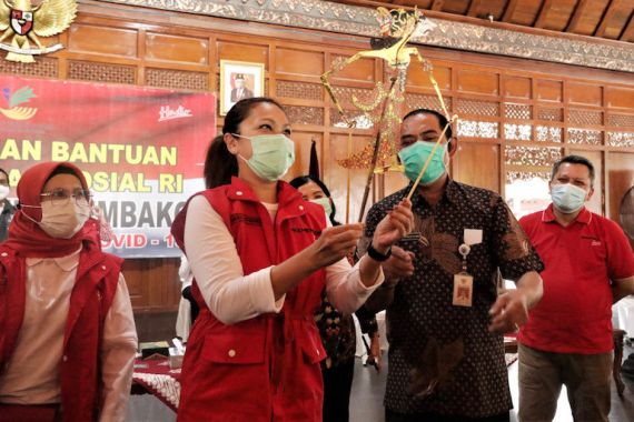 Kemensos Salurkan 2 Ribu Paket Sembako untuk Panti Asuhan di Surakarta - JPNN.COM