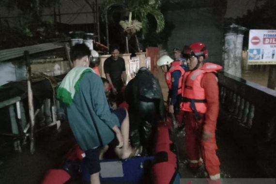 52 Warga Tiga Kecamatan di Jakarta Timur Terpaksa Dievakuasi - JPNN.COM