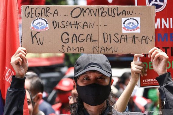 Antisipasi Demo Lanjutan Tolak RUU Cipta Kerja, Polisi Tutup Jalan Patung Kuda Arah Istana Merdeka - JPNN.COM