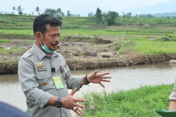 Mentan SYL Siapkan Tiga Agenda Membantu Petani Korban Banjir Bandang Sukabumi - JPNN.COM