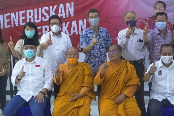 Tokoh Buddha Surabaya Sebut Eri Cahyadi Penerus Semangat Toleransi - JPNN.COM